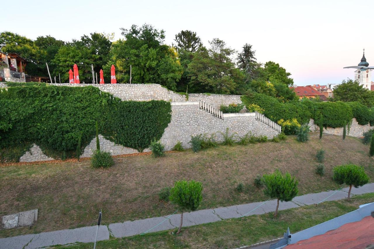 Szinbad Hotel Pécs Exterior foto